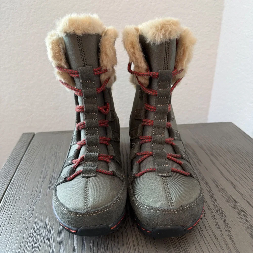 Aetrex Berries BB162W Womens Olive‎ Green Faux Fur Winter Boots Red Laces Size 7